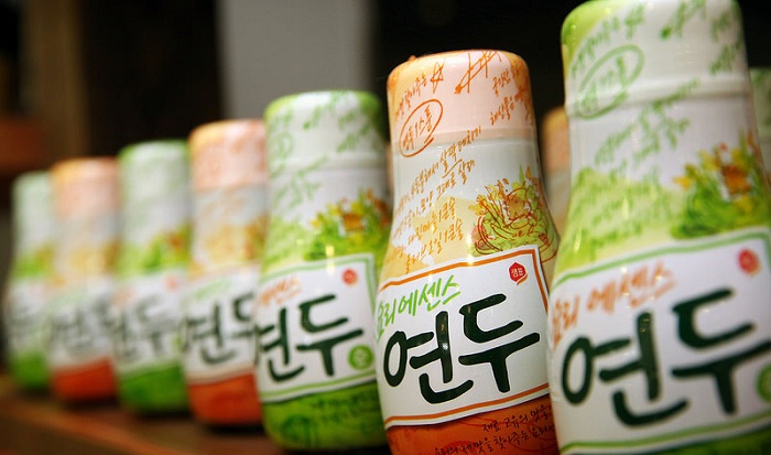샘표식품은 한국 장의 세계화를 위해 바베큐 소스(위)와 발효조미료 연두(아래)를 개발했다.