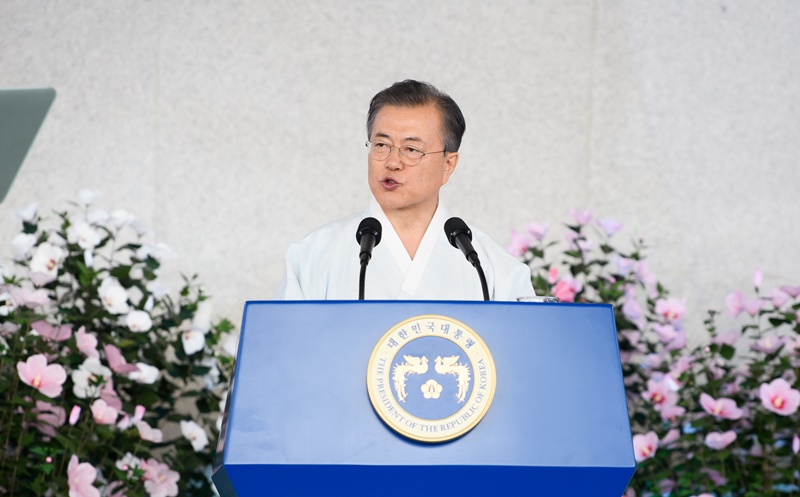 Für eine neue koreanische Halbinsel, die niemand ins Schwanken bringen kann, legte der Präsident drei Ziele vor: eine verantwortliche Wirtschaftsmacht, ein Brückenstaat und die Friedenswirtschaft. ⓒ Cheong Wa Dae