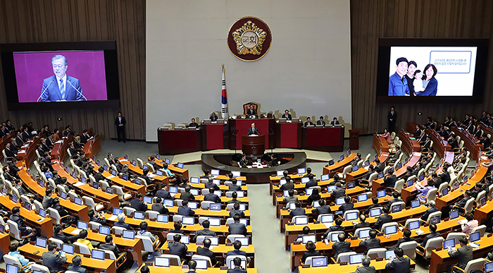 Präsident Moon Jae-in betont den Frieden auf der koreanischen Halbinsel und eine integrative Gesellschaft bei seiner Rede vor der Nationalversammlung am 1. November. ⓒ Cheong Wa Dae