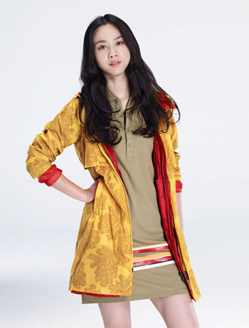 코오롱의 하절기 톤온톤 프린트 방풍 재킷. 통기성과 내구성이 높다.