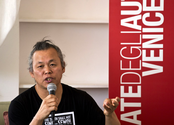 Director Kim Ki-duk speaks about his film “One on One” during a press conference on August 27 during the 71st Venice International Film Festival. (photo: Yonhap News)