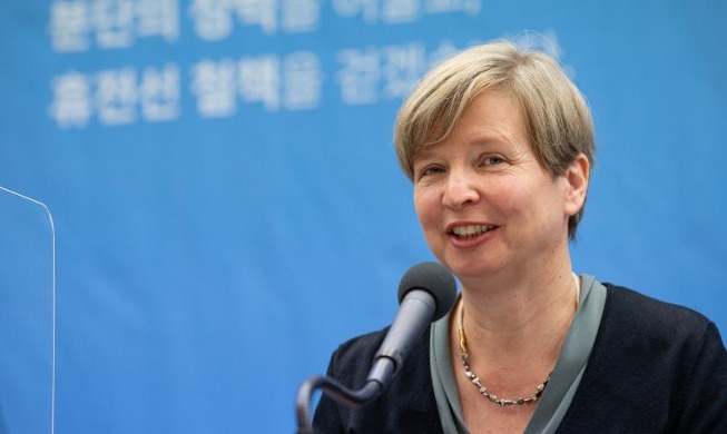 Jenny Erpenbeck in Seoul: „Mein Schreiben begann mit dem Nachdenken über Grenzen“