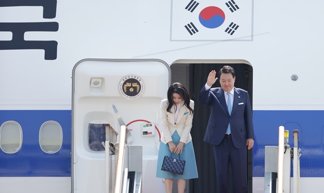 Abreise von Präsident Yoon für Staatsbesuch in Frankreich und Vietnam