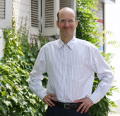 Amerikanischer Professor sucht in Koreas verg
