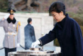 Präsidentin Park besucht Nationalfriedhof am Neujahrstag