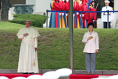 Präsidentin Park trifft den Heiligen Vater