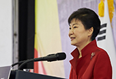 Präsidentin fordert Wirtschaftsexpansion in Korea und Uganda