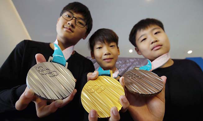 Medaillen für PyeongChang 2018 zeitgleich in New York und Seoul enthüllt