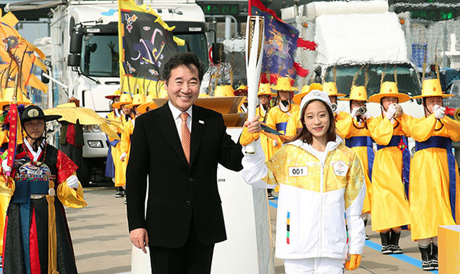 Olympischer Fackellauf markiert den Beginn des 100-Tage-Countdowns für PyeongChang