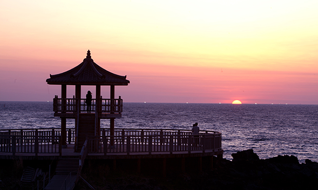 Insel Jeju im Juni: Blumen, Meer und Sterne