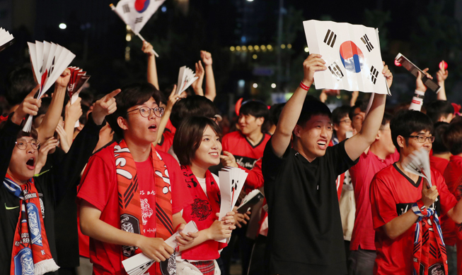Jubel für das koreanische Team auf dem Gwanghwamun-Platz