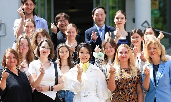 Kim Keon Hee besucht das König-Sejong-Institut in Vilnius