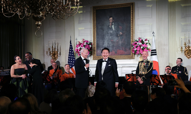 Präsident Yoon und Newjeans gehören zu „The 71 Most Stylish People of 2023“ von NYT