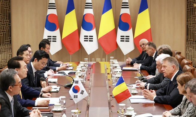 Gipfeltreffen zwischen Korea und Rumanien: Verstärkung ihrer Zusammenarbeit in Bereichen Verteidigung und Kernenergie