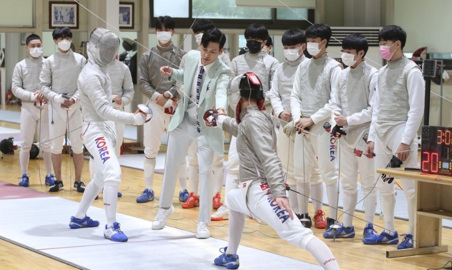 [Korea in Fotos] Goldmedaillengewinner trifft seinen Fechter-Nachwuchs
