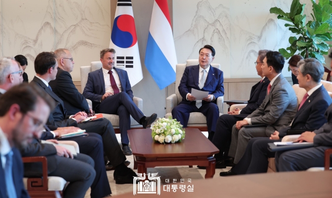 Yoons Gespräch mit dem luxemburgischen Premierminister und der neuseeländischen Generalgouverneurin