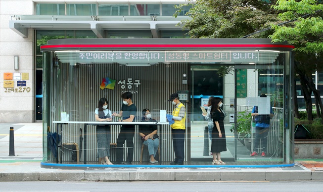 Anti-Virus-Bushaltestellen in Seoul installiert