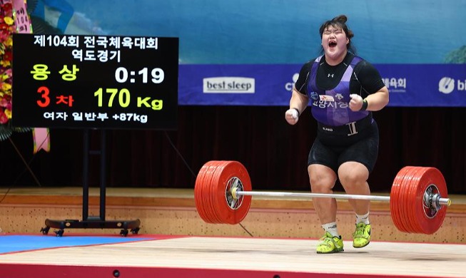 Goldmedaillengewinnerin von den 19. Asienspielen in Hangzhou registrierte den neuen Rekord im Gewichtheben