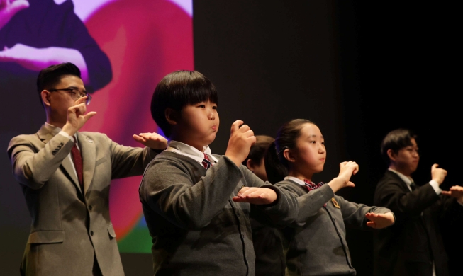 Koreanische Nationalhymne in Gebärdensprache