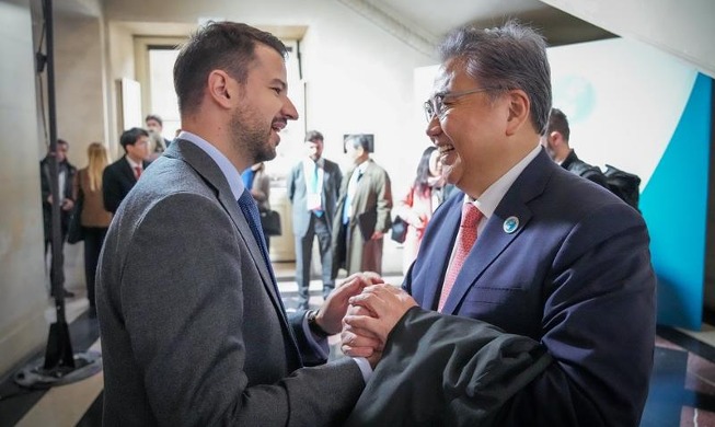 Teilnahme des koreanischen Außenministers am Pariser Friedensforum