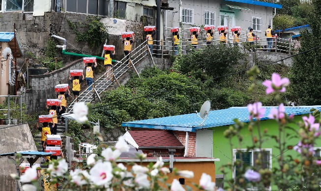 [Korea in Fotos] Pflegehilfsmittel für Einwohner des Armenviertels geliefert