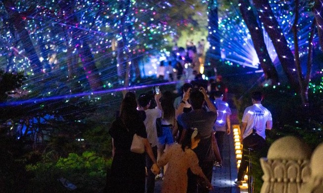 „Night Walk at CHEONGWADAE“ im Herbst findet bald statt