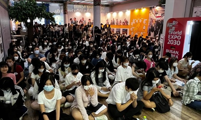 Am K-Pop-Vorsprechen in Thailand nehmen 2500 teil