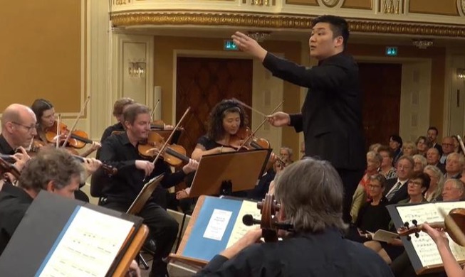 Erster koreanischer Gewinner vom „Karajan-Wettbewerb für junge Dirigenten und Dirigentinnen“