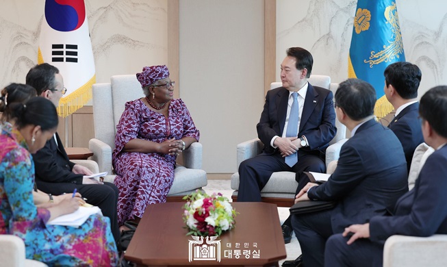Präsident Yoon trifft sich mit der WTO-Generaldirektorin