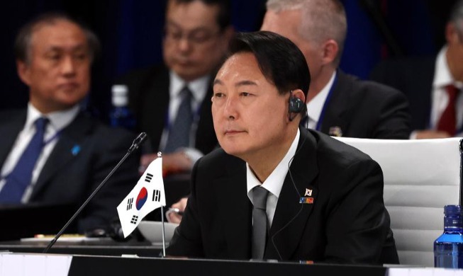 Präsident Yoon fordert internationale Entschlossenheit zur Denukl...
