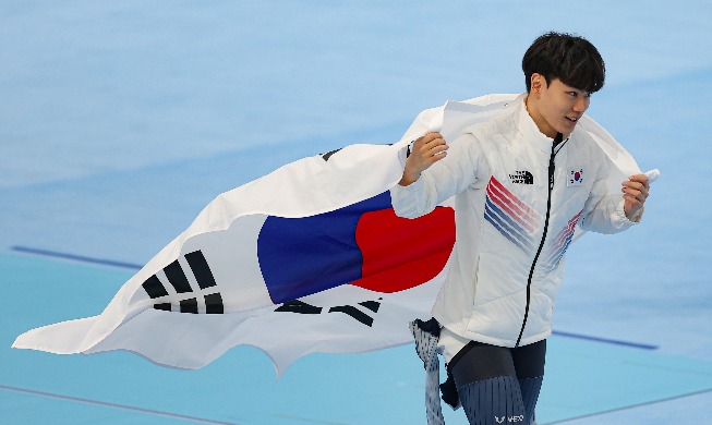 Speedskater Kim Min-seok gewinnt in Peking Bronze im Eisschnelllauf über 1.500 m