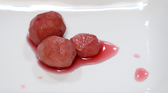 산에서 직접 캐온 갖가지 나물과 된장찌개의 조화가 훌륭하다.