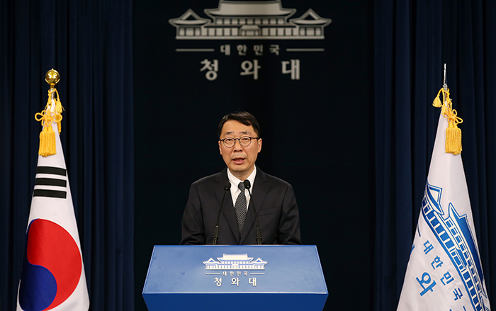 윤영찬 청와대 국민소통수석이 25일 청와대 춘추관에서 정의용 청와대 국가안보실장의 미국 방문과 존 볼튼 백악관 국가안보보좌관과의 회동 결과를 발표했다. 코리아넷DB