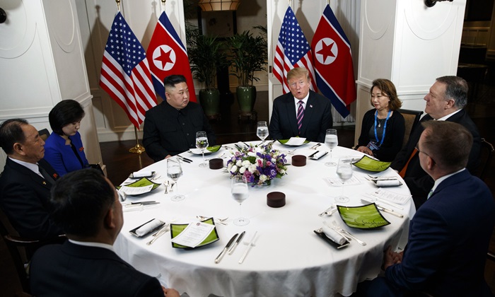 Der nordkoreanische Staatschef Kim Jong Un und der US-Präsident Donald Trump sind am 27. Februar (Ortszeit) im Sofitel Legend Metropole-Hotel in Hanoi zum Abendessen zusammengekommen.
