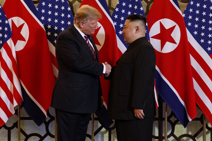 Acht Monate nach ihrem ersten Gipfel in Singapur sind der nordkoreanische Staatschef Kim Jong Un und der US-Präsident Donald Trump zu seinem zweiten Gipfel in Hanoi zusammengekommen.