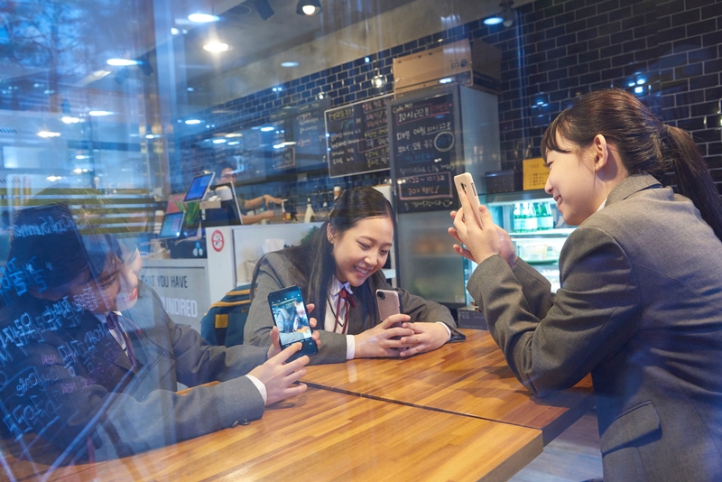 Für Koreaner ist das Café ein echter kultureller Lifestyle-Ort geworden, wo man sich mit allen Bekannten trifft, ausgeht und datet. ⓒ iclickart