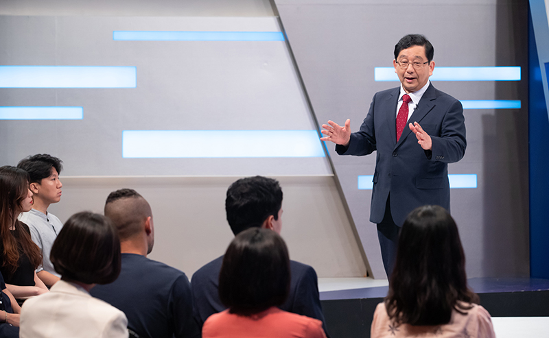 Yuji Hosaka, Professor an der Sejong-Universität, hält am 8. August in der Arirang-TV-Talkshow „Heart to Heart“ einen Sondervorlesung über das Konservatismus in Japan und seine Korea-Politik.