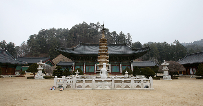 Woljeongsa Temple at Odesan Mountain was built in 643 during Silla times. The octagonal nine story stone pagoda is one of the most famous cultural assets in the country.