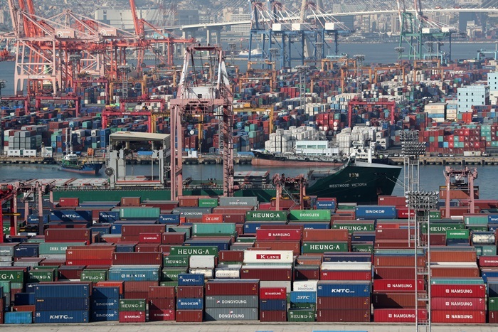 Das Ministerium für Handel, Industrie und Energie und der koreanische Zolldienst teilten am 16. November mit, dass das kumulierte jährliche Handelsvolumen Koreas in kürzester Zeit mehr als eine Billion US-Dollar übertroffen hätten. ⓒ Yonhap News
