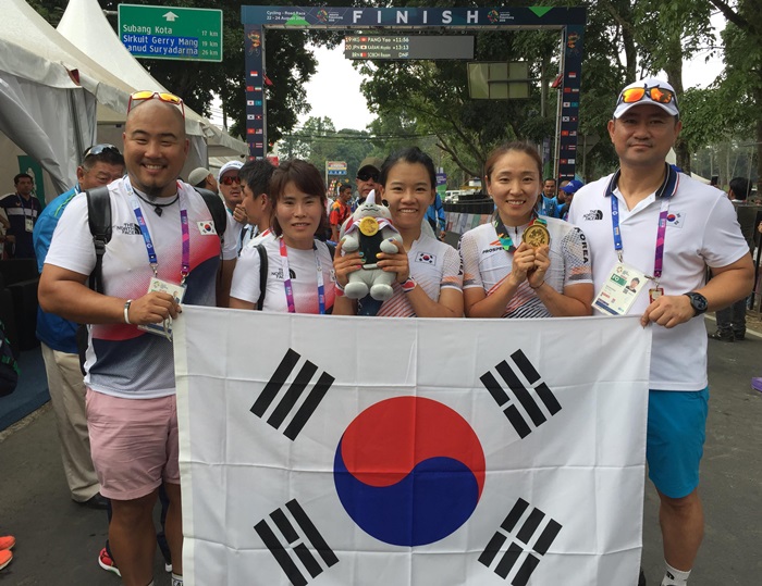 Im Straßenrennen der Frauen über 100 km bei den Asienspielen 2018 gewinnt Na Ahreum die Goldmedaille. ⓒ Yonhap News