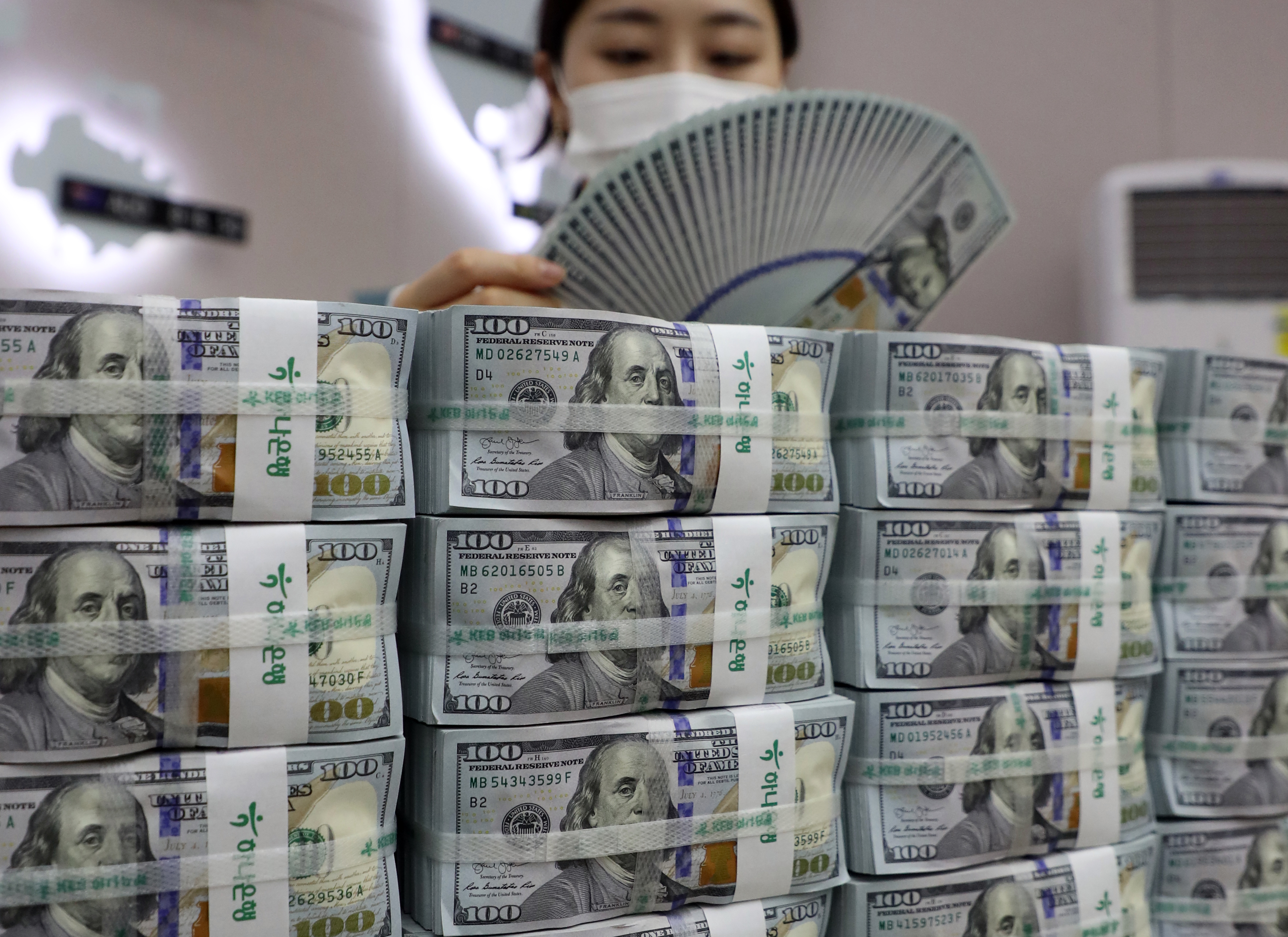 ▲ 한국의 경상수지 흑자가 10월까지 두 달 연속 100억달러를 넘어서며 역대 3번째로 큰 규모를 기록했다. 연합뉴스