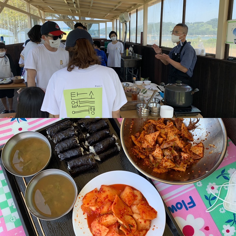 Die Teilnehmer lernen am Morgen des 2. Oktober bei einem Kochkurs mit Lee Sang-hee, Direktor des Tongyeong Food and Cultural Research Institute, die Zubereitung von Chungmu-Gimbap. Chungmu-Gimbap ist Gimbap von mundgerechter Größe, das mit scharf eingelegtem Tintenfisch und Rettich-Kimchi gegessen wird.