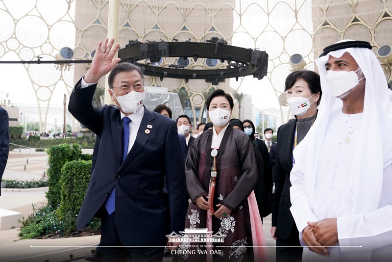 Am selben Tag nahmen der Präsident Moon Jae-in und die First Lady Kim Jung-sook an einer offiziellen Zeremonie zum „Tag von Korea“ auf der Dubai Expo teil. Südkoreas Staatschef Moon sagte: „Ich hoffe, dass dieser Veranstaltung eine glänzende Seite in der Erfolgsgeschichte der Expo Dubai schmücken wird.“