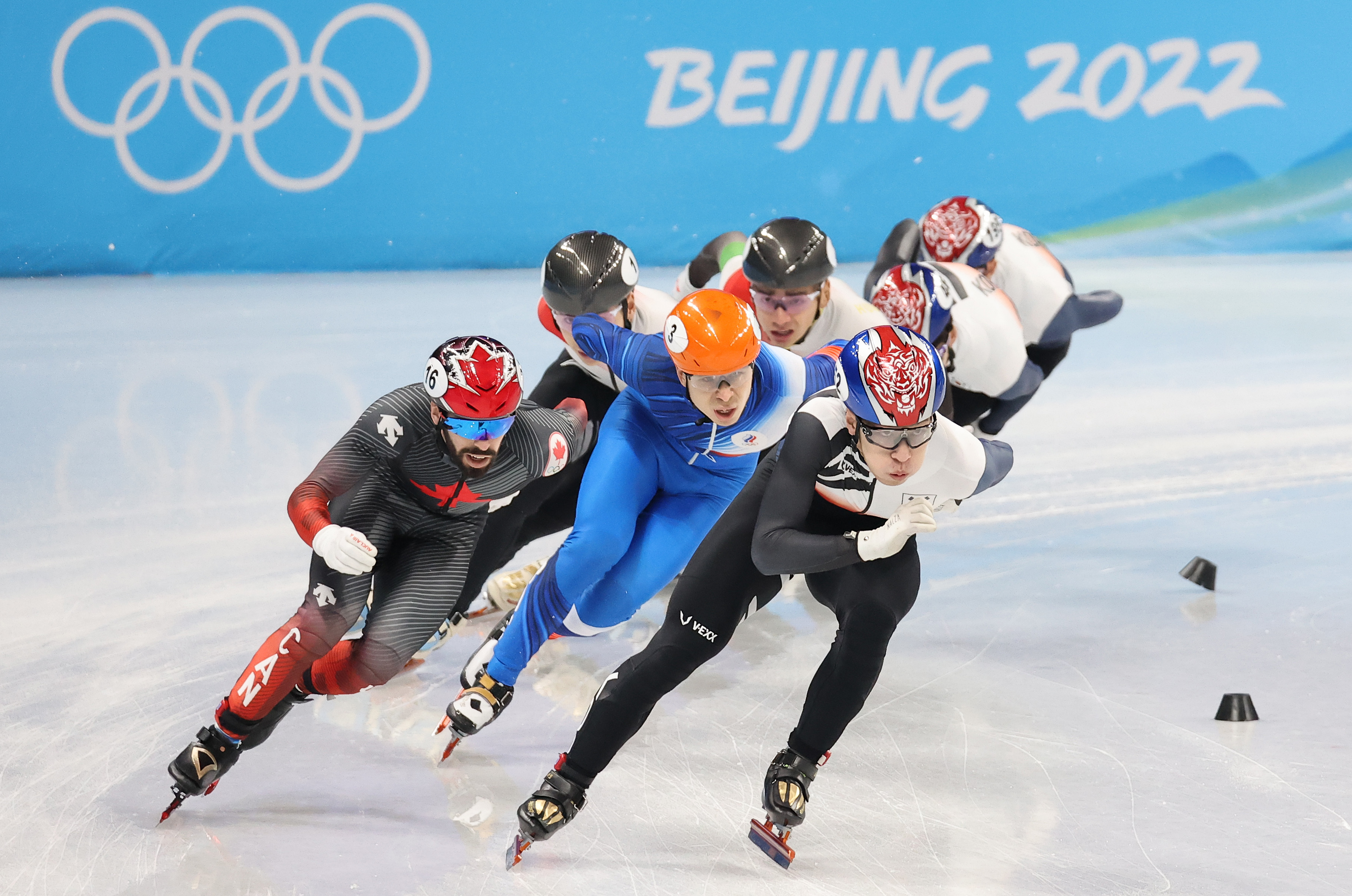 Hwang Dae-heon sprintet am 9. Februar 2022 im Finallauf über 1500 Meter im Capital Indoor Stadium in Peking bei den Olympischen Winterspiele 2022.