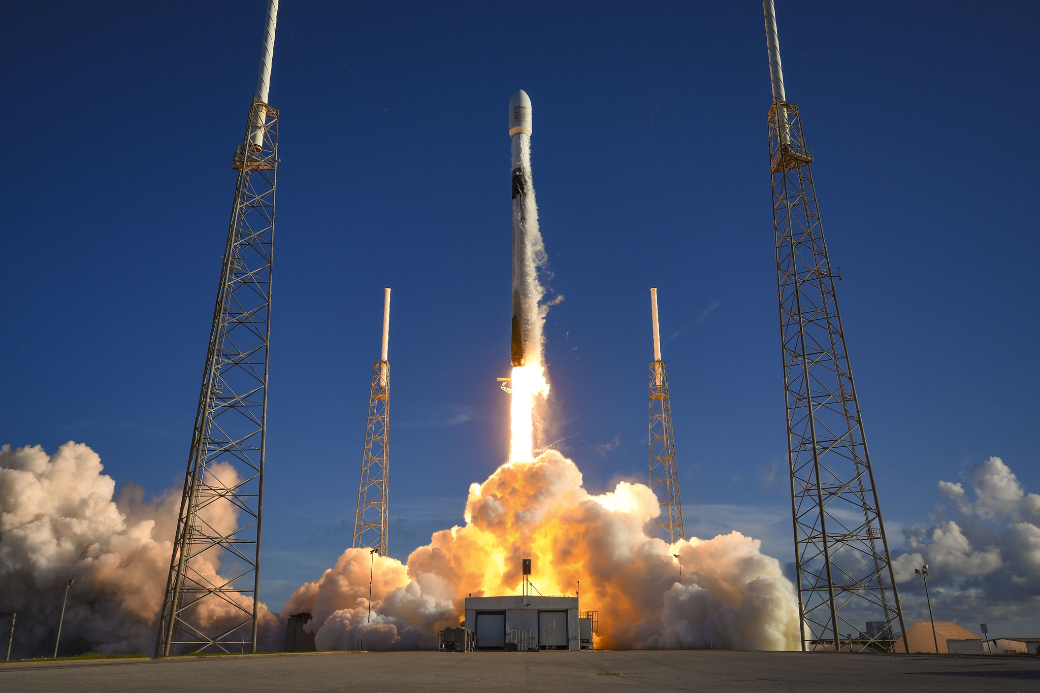 Südkoreas erster Mondorbiter wird am 5. August 2022 um 8:08 Uhr koreanischer Zeit in Cape Canaveral Space Force Station in Florida mit der Trägerrakete Falcon 9 des US-Unternehmens SpaceX abgehoben. ⓒ Flickr-Account von SpaceX