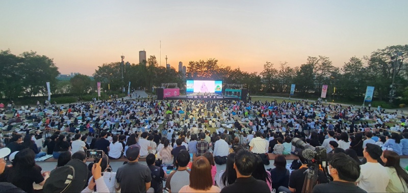 Auf der Insel Nodeul findet eine besondere Aufführung vom 12. bis 13. August statt, um die Eröffnung der diesjährigen Seoul Festa zu feiern. 
