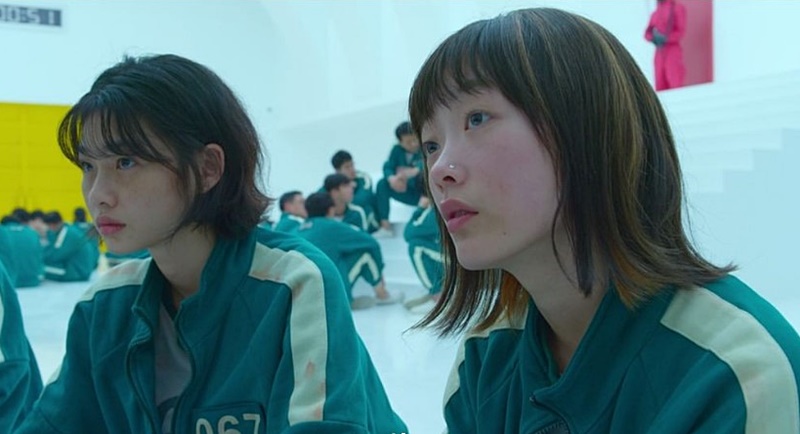 Lee You-mi (rechts) spielte Ji-yeong in „Squid Game“, die sich in der sechsten Folge mit dem Titel „Gganbu“ opfert, um ihre Partnerin Sae-byeok (Jung Ho-yeon) zu retten. ⓒ Netflix