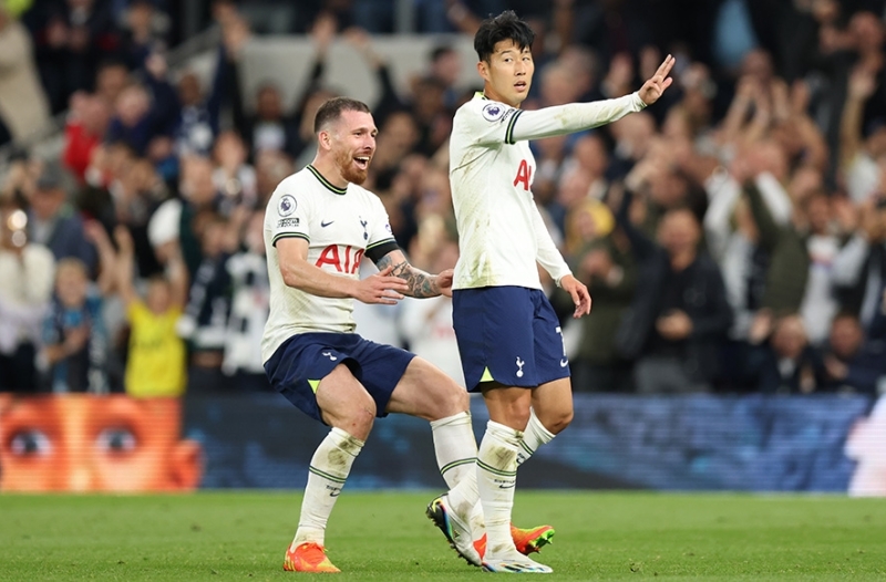 Fußballspieler Son Heung-min hob am 17. September 2022 drei Finger, um den Anlass zu feiern. ⓒ Webseite von Tottenham Hotspur