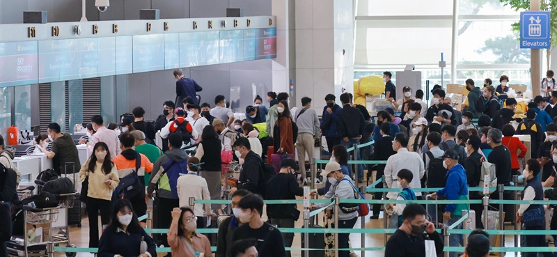 Ab November 2022 werden Menschen aus acht Staaten und Gebiete wie Japan nach Korea ohne Visum einreisen. ⓒ Yonhap News
