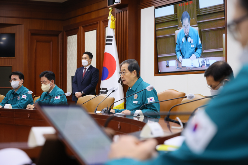 Der Ministerpräsident Han Duck-soo leitet am 20. Januar ein Regierungsreaktionstreffen zur COVID-19-Pandemie im Regierungskomplex in Seoul. ⓒ Büro für die Koordinierung der Regierungspolitik